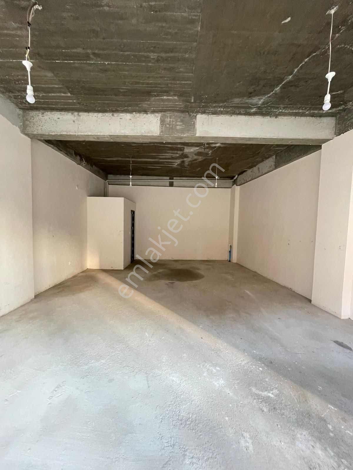 Ayvacık Caddesinde 70 M2 Sıfır İskanlı Kelepir Depolu Dükkan - Görsel 8