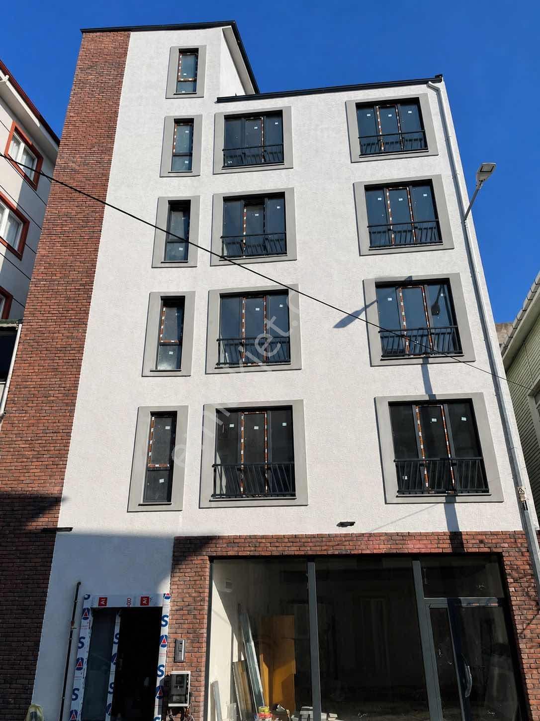 Ayvacık Caddesinde 70 M2 Sıfır İskanlı Kelepir Depolu Dükkan