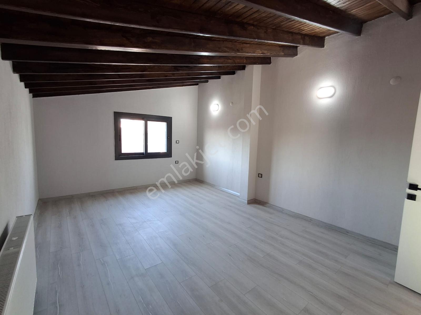 Bal Gayrimenkul-gölcüklerde Kapalı Mutfak Geniş Bahçe 3+1 Villa - Görsel 8
