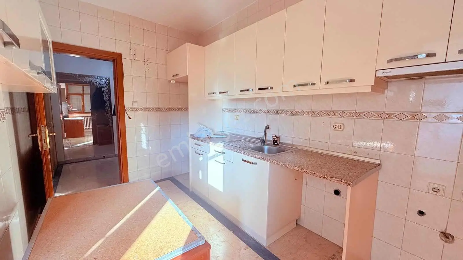 Bakırköyde Yücetarla Caddesin De Cadde Cepheli 280m2 6+2 Teraslı - Görsel 4