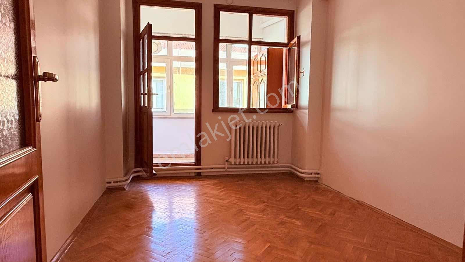 Bakırköyde Yücetarla Caddesin De Cadde Cepheli 280m2 6+2 Teraslı - Görsel 17