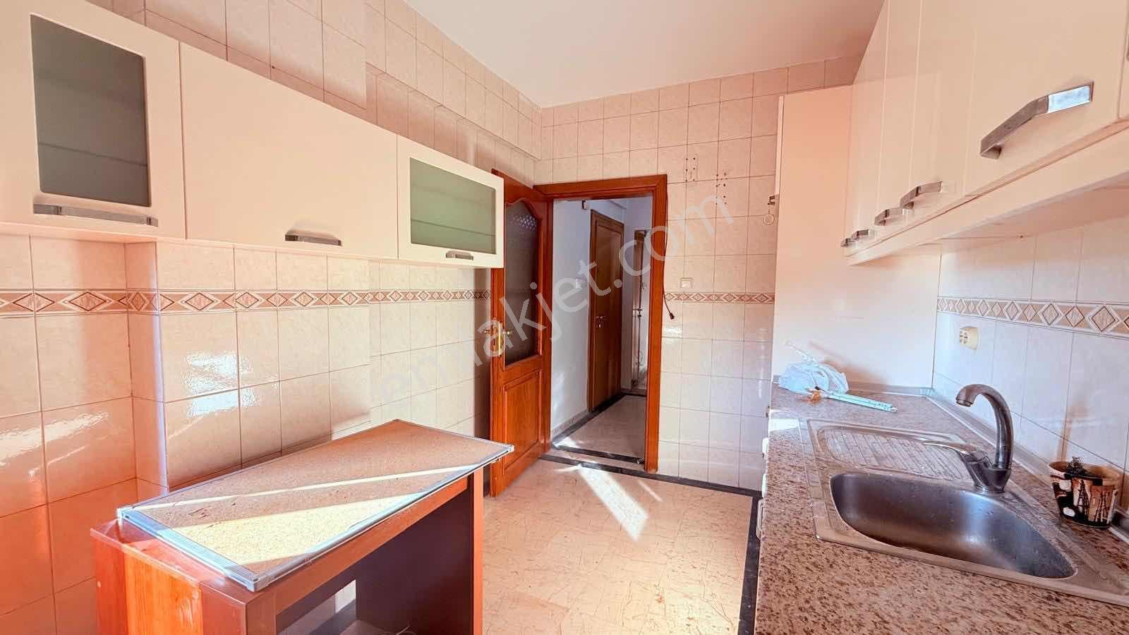 Bakırköyde Yücetarla Caddesin De Cadde Cepheli 280m2 6+2 Teraslı - Görsel 22