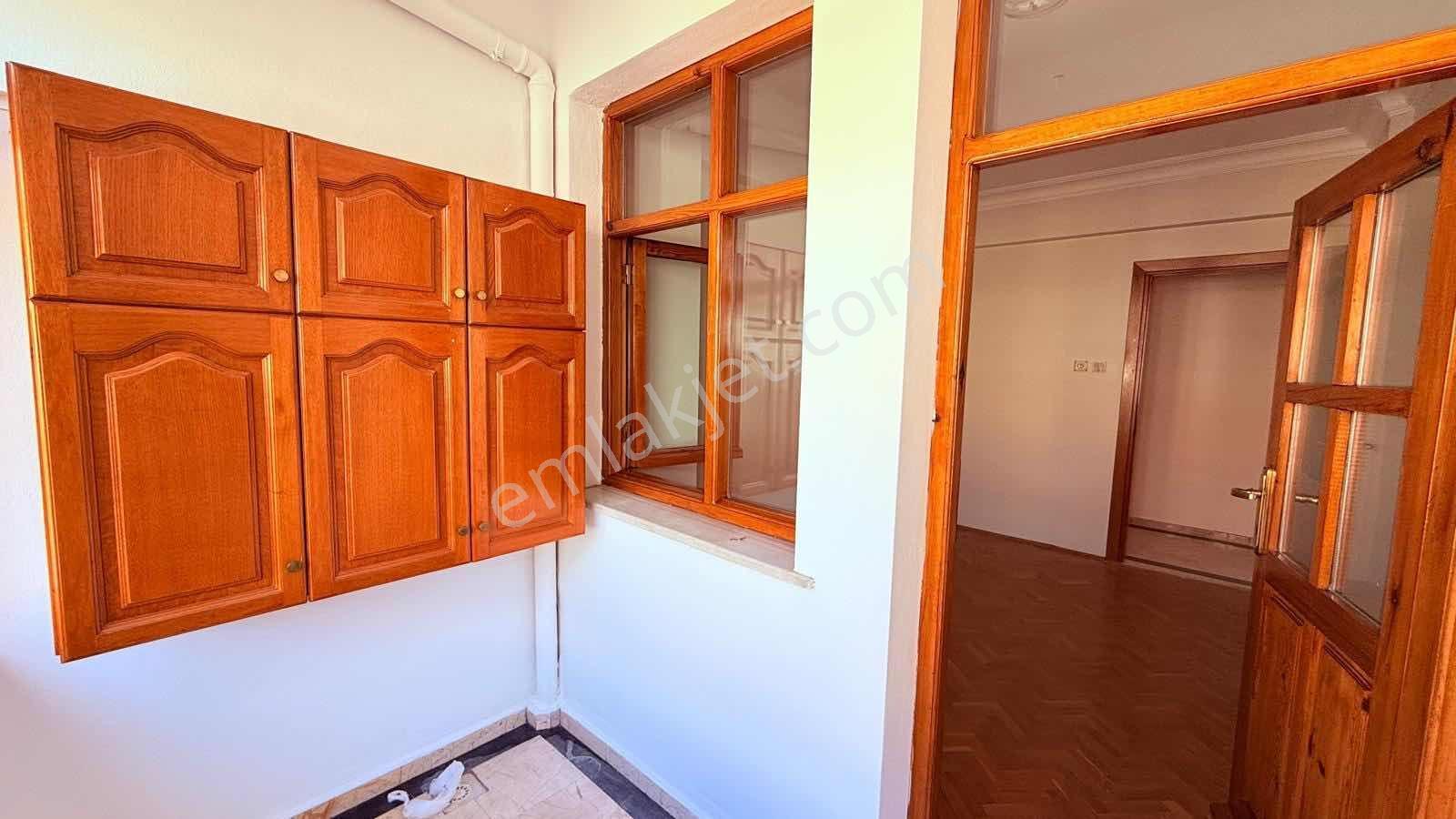 Bakırköyde Yücetarla Caddesin De Cadde Cepheli 280m2 6+2 Teraslı - Görsel 9