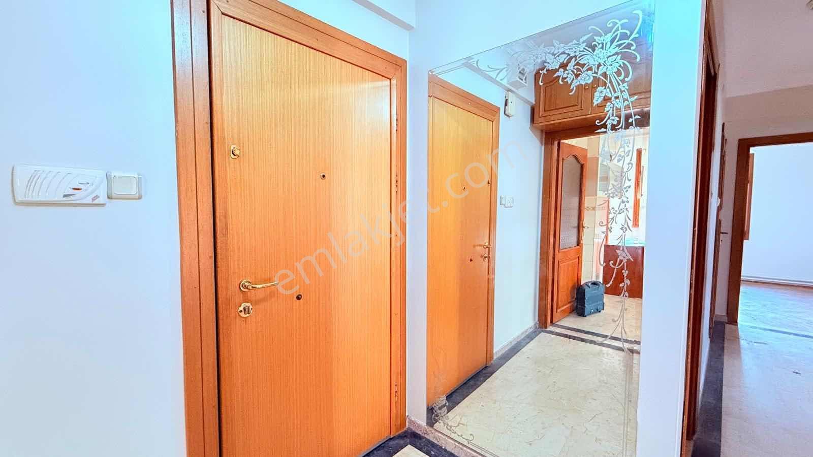 Bakırköyde Yücetarla Caddesin De Cadde Cepheli 280m2 6+2 Teraslı - Görsel 23