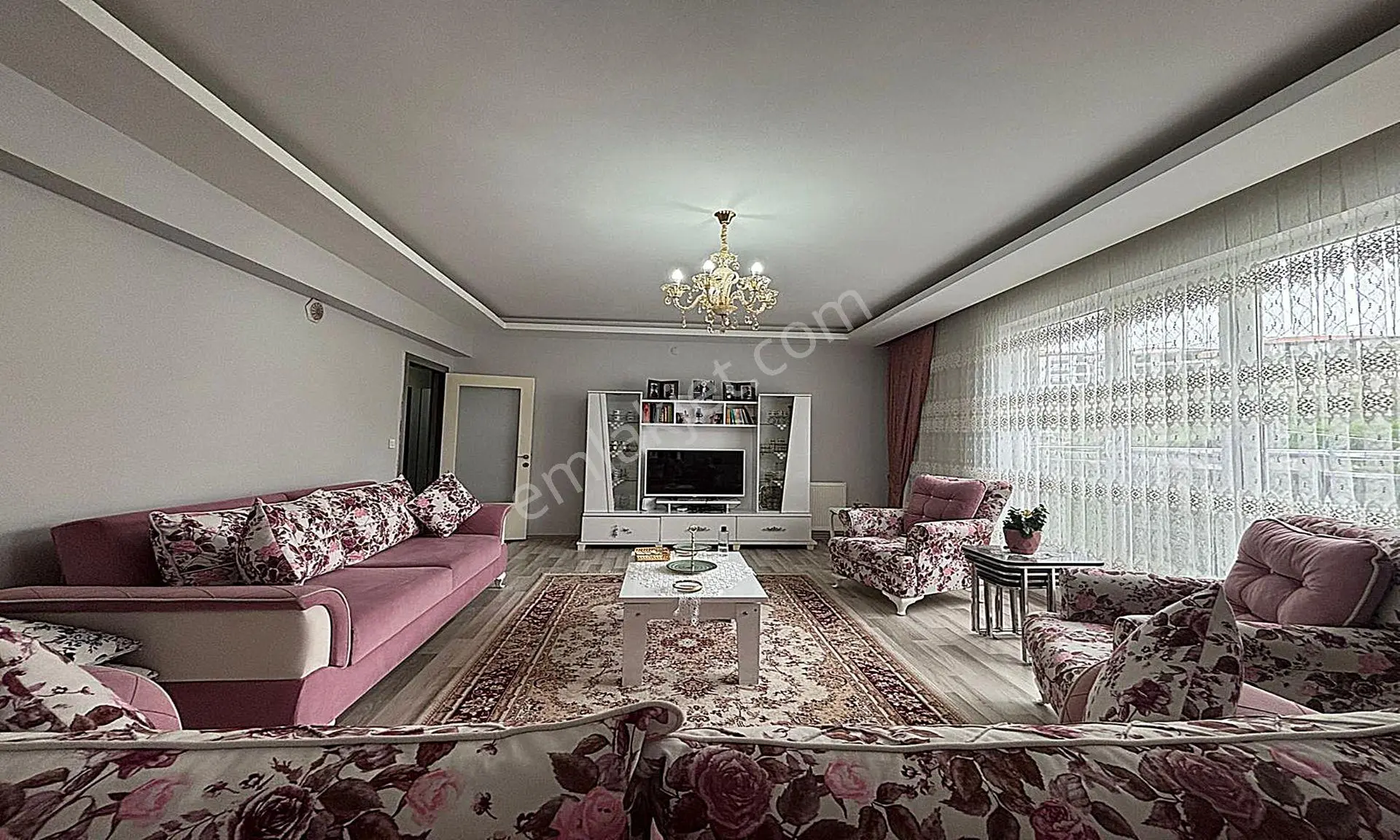Bulvar'dan Keçiören Karakaya'da Caddeye Yakın Sıfır 3+1 Daire