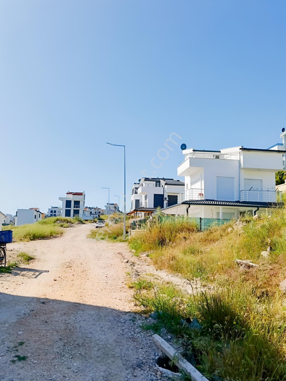 Karaburun Kamukent'te Deniz Manzaralı İmarlı Planve Projeli Arsa - Görsel 10