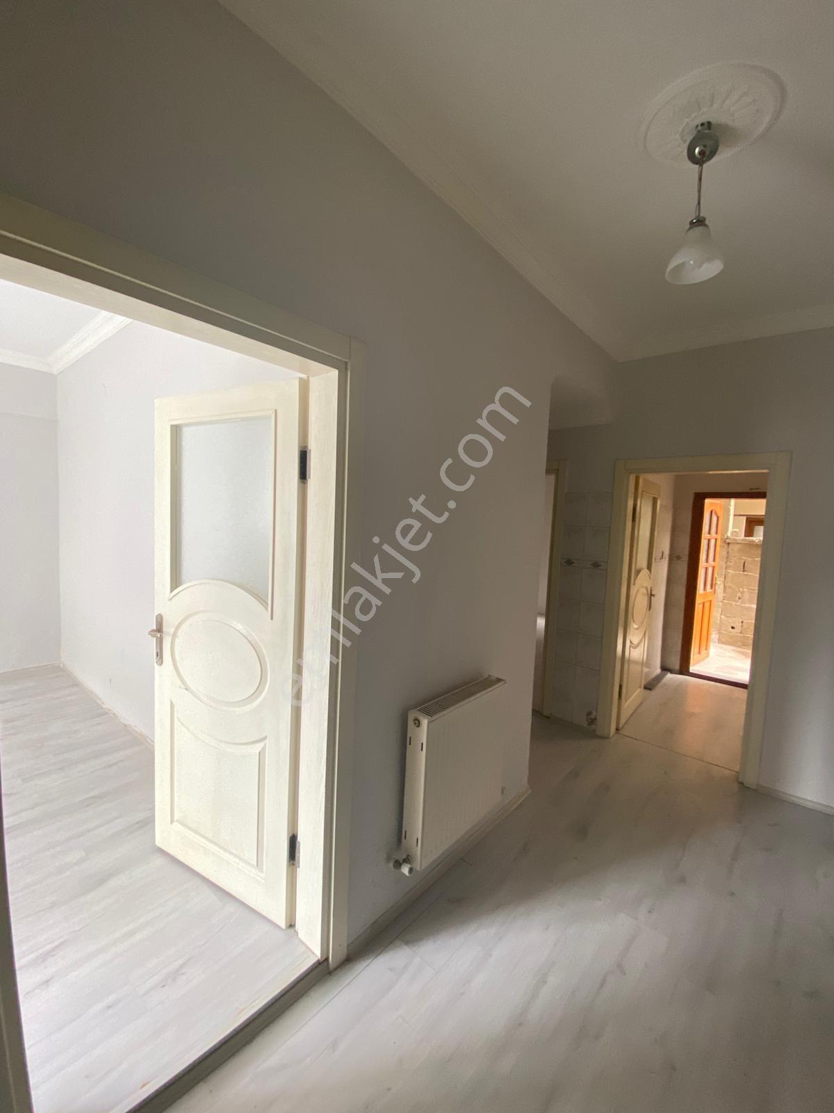 Kariyer'den Avm Yakını Zemin Kat 2 Cephe 80 M² 2+1 Kiralık - Görsel 2