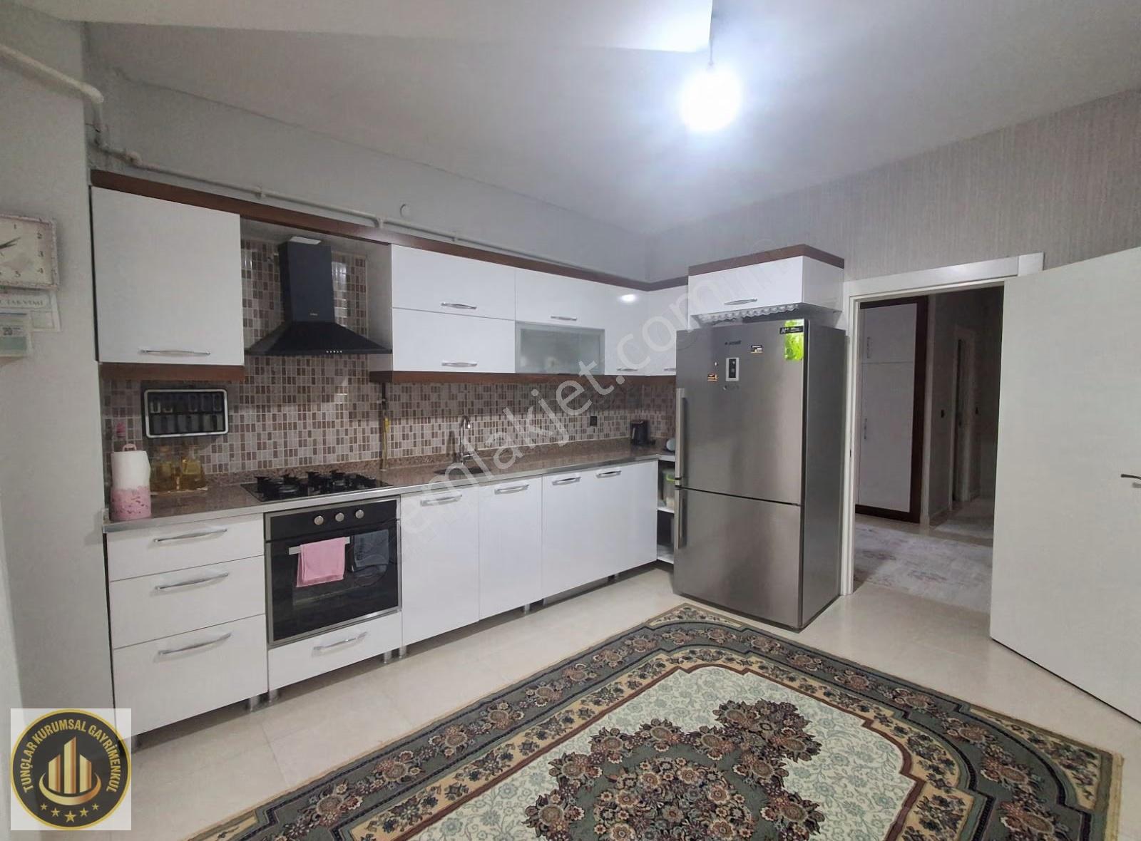Bağcıların "en Güzel" Konumunda Bakımlı 3+1 Daire - Görsel 2
