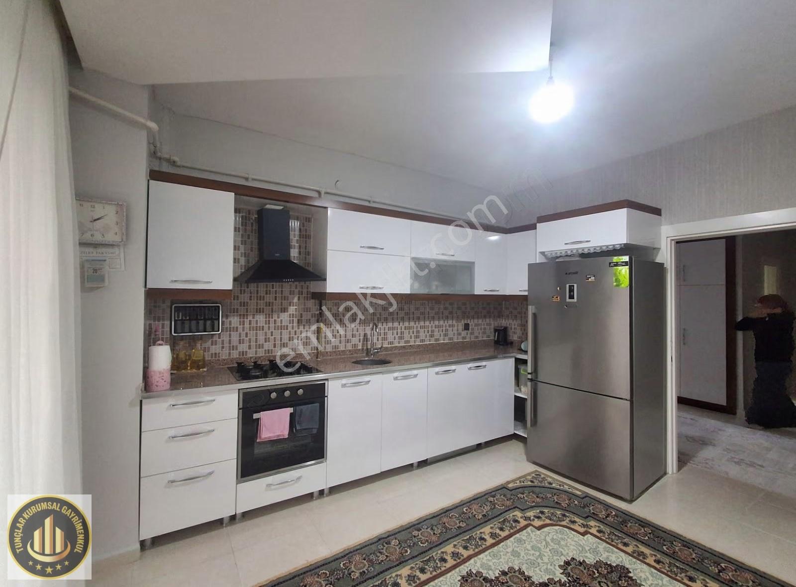 Bağcıların "en Güzel" Konumunda Bakımlı 3+1 Daire - Görsel 8