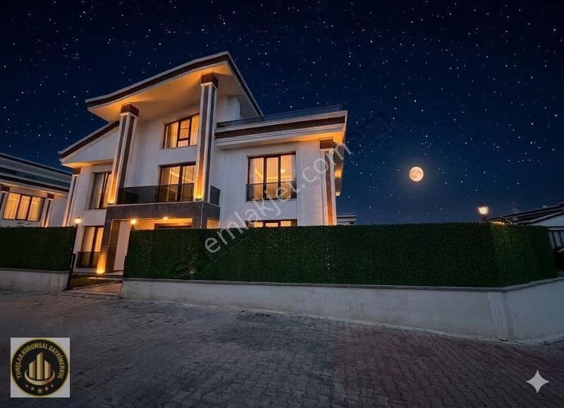 İhtişamın Yeni Adresi: Beyaz Saray Konaklarında Modern Villa - Görsel 18