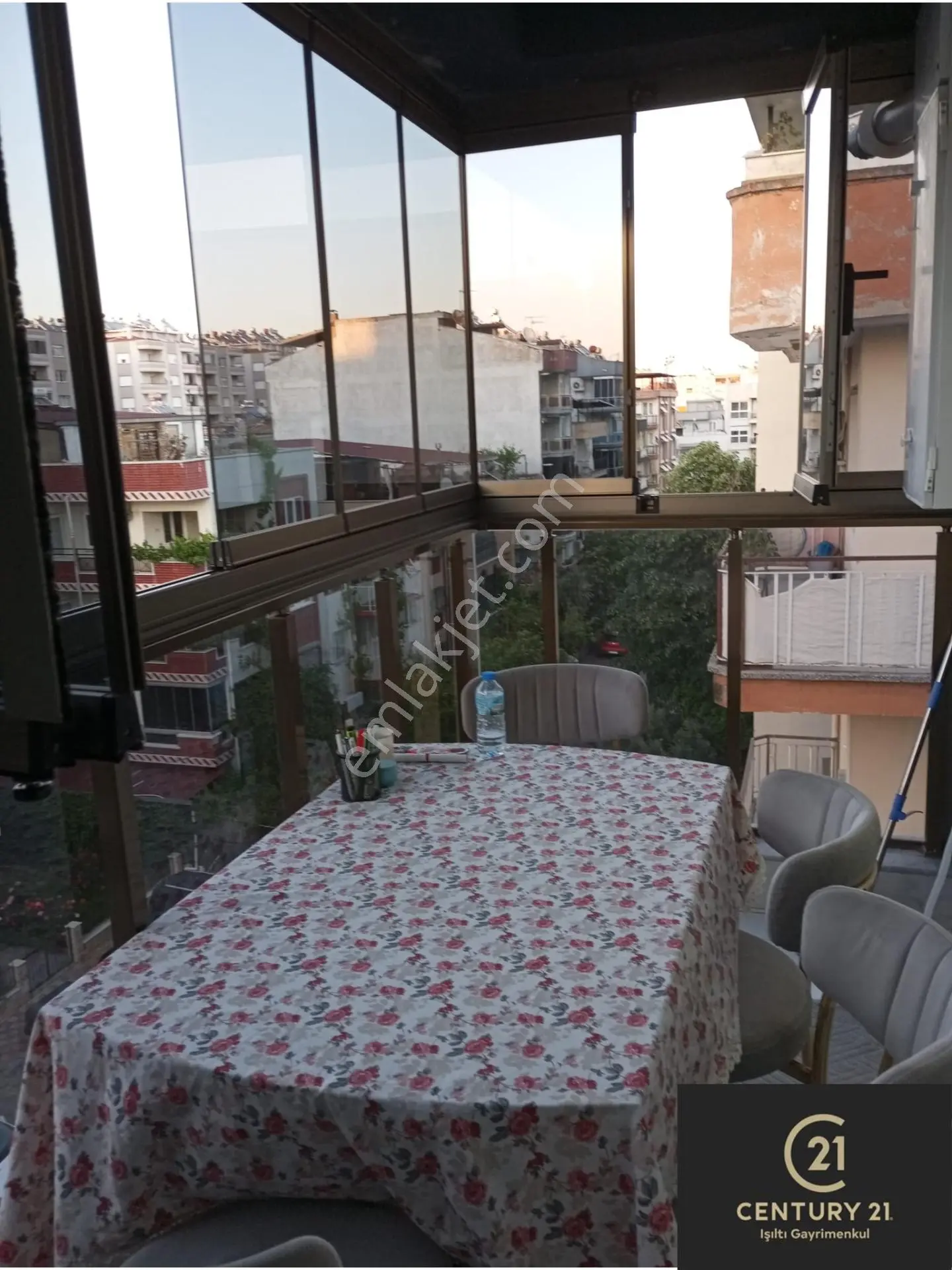 Century21 Işıltı'dan Cumhuriyet'te Merkezi Konumda Nezih Bir Muhitte Satılık Daire - Görsel 2