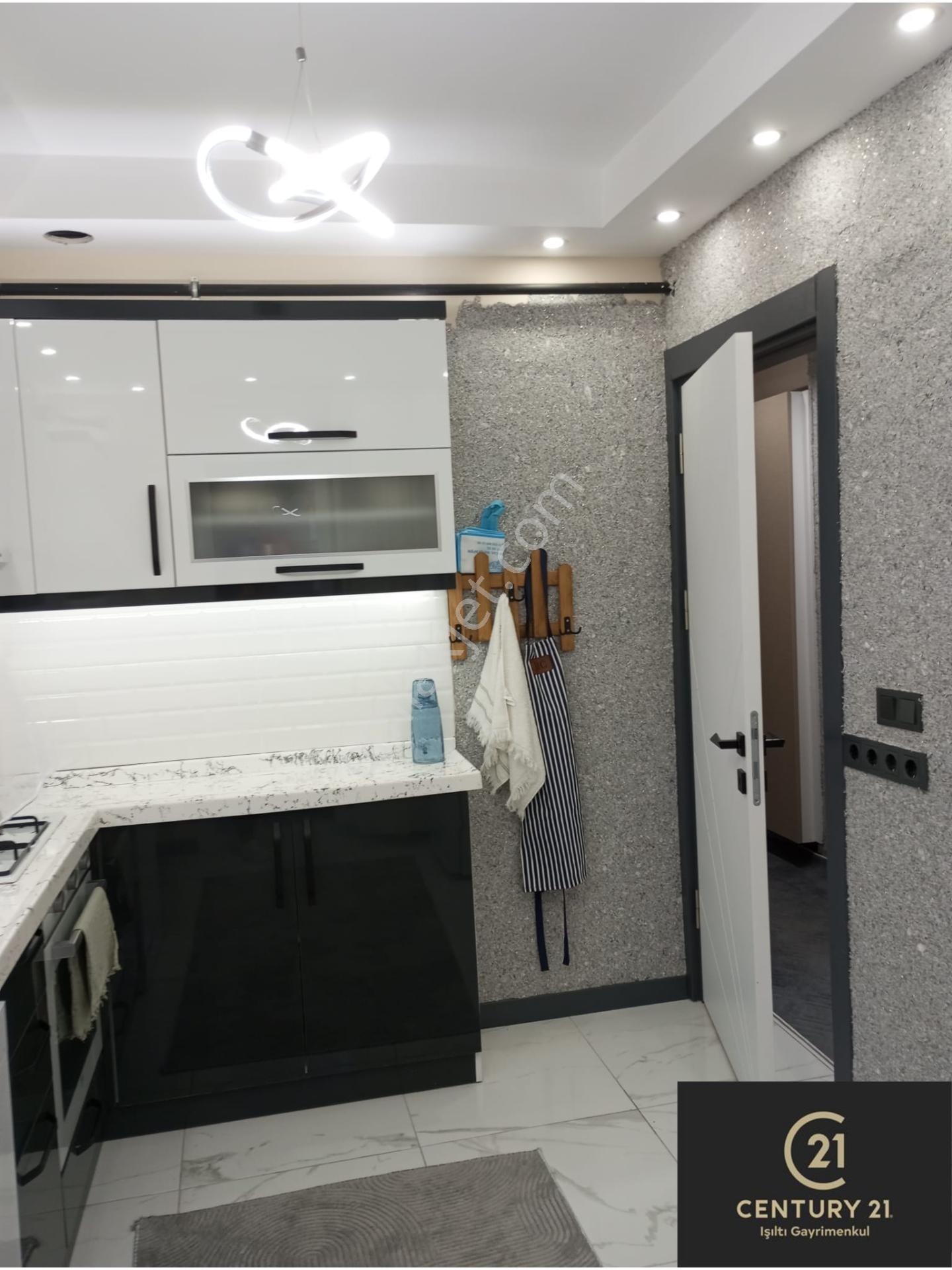 Century21 Işıltı'dan Cumhuriyet'te Merkezi Konumda Nezih Bir Muhitte Satılık Daire - Görsel 3