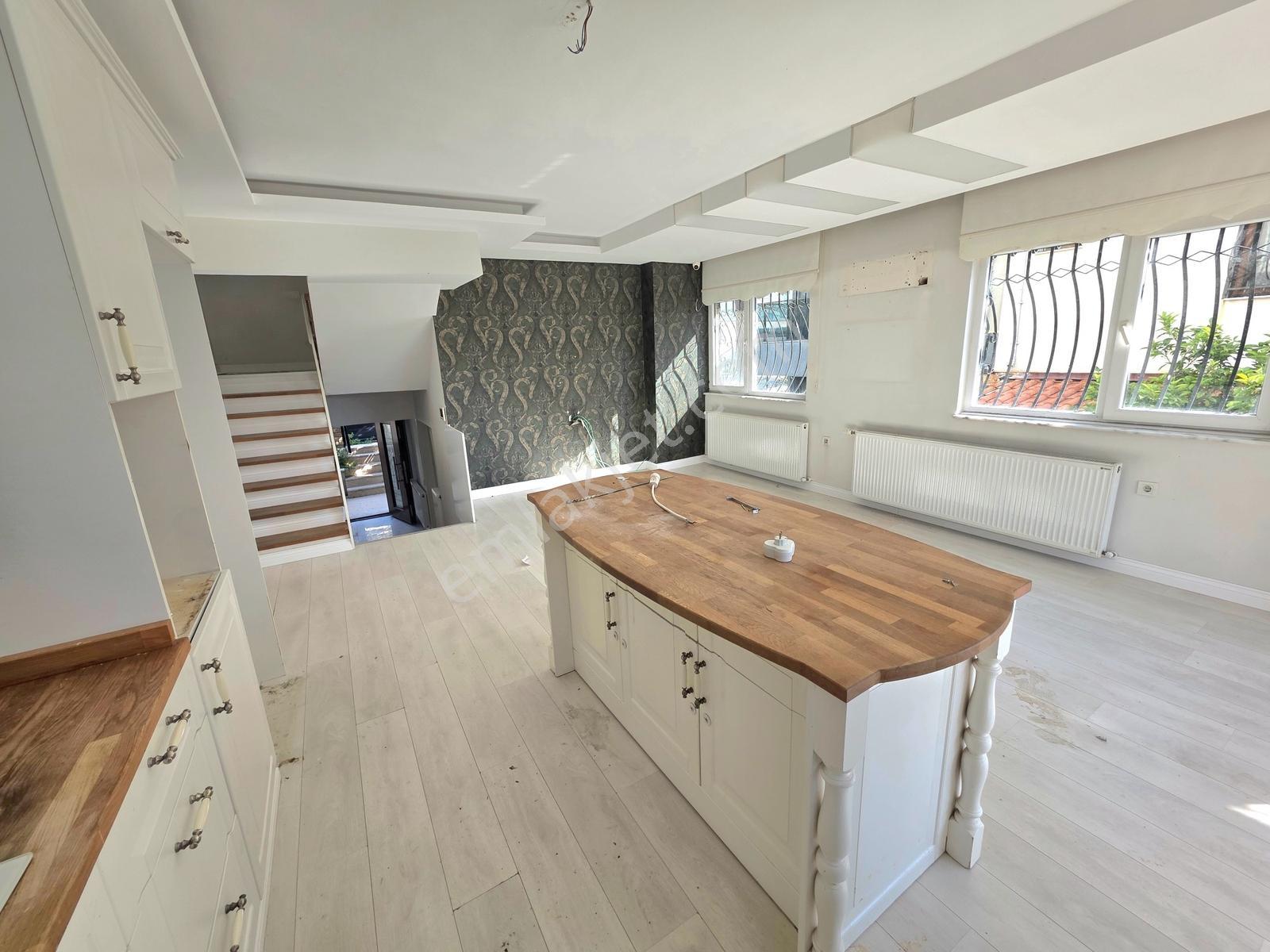 Kuşadası Marina Bölgesinde Geniş Doğalgazlı Satılık Villa - Görsel 24