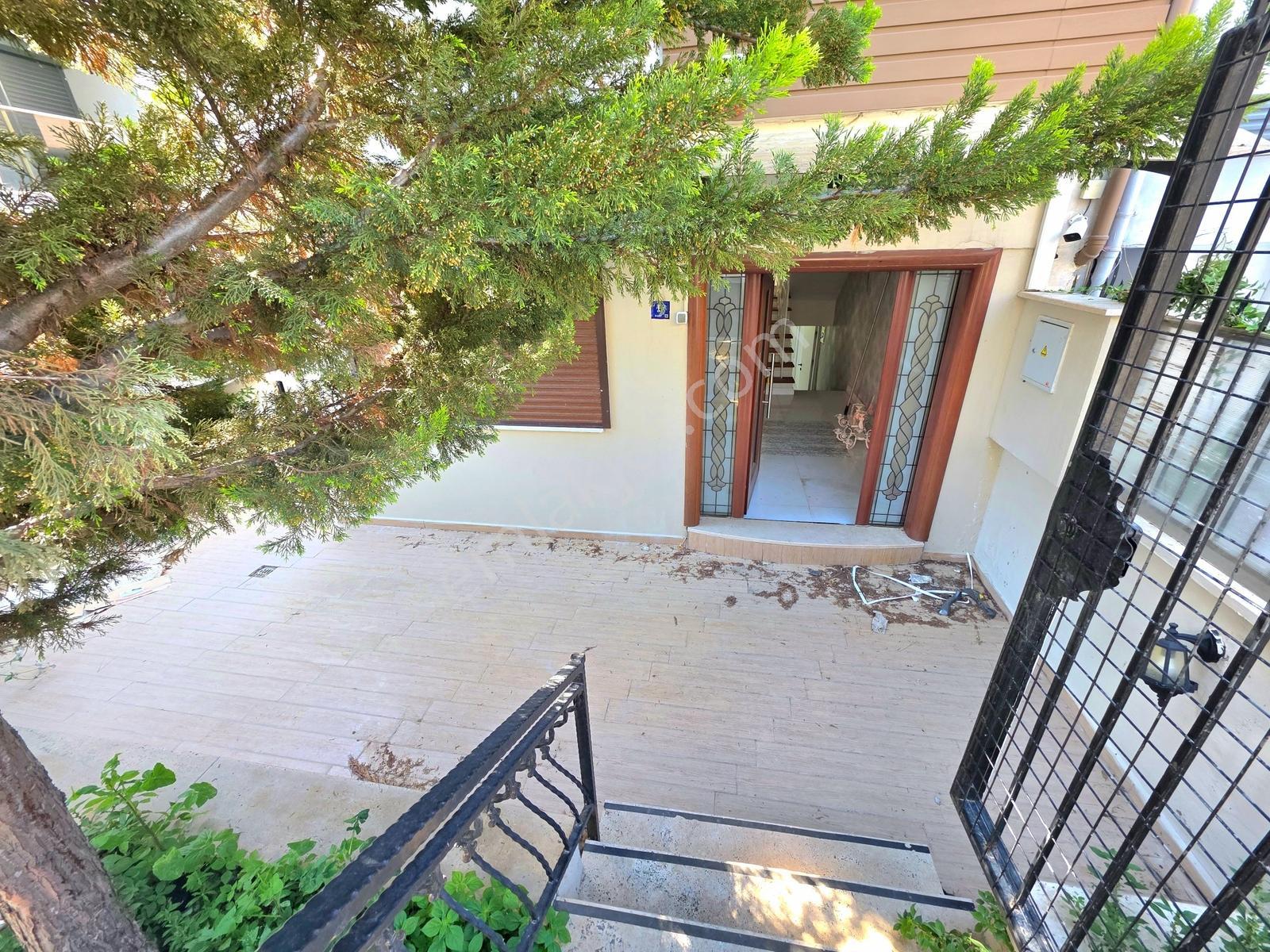 Kuşadası Marina Bölgesinde Geniş Doğalgazlı Satılık Villa - Görsel 22