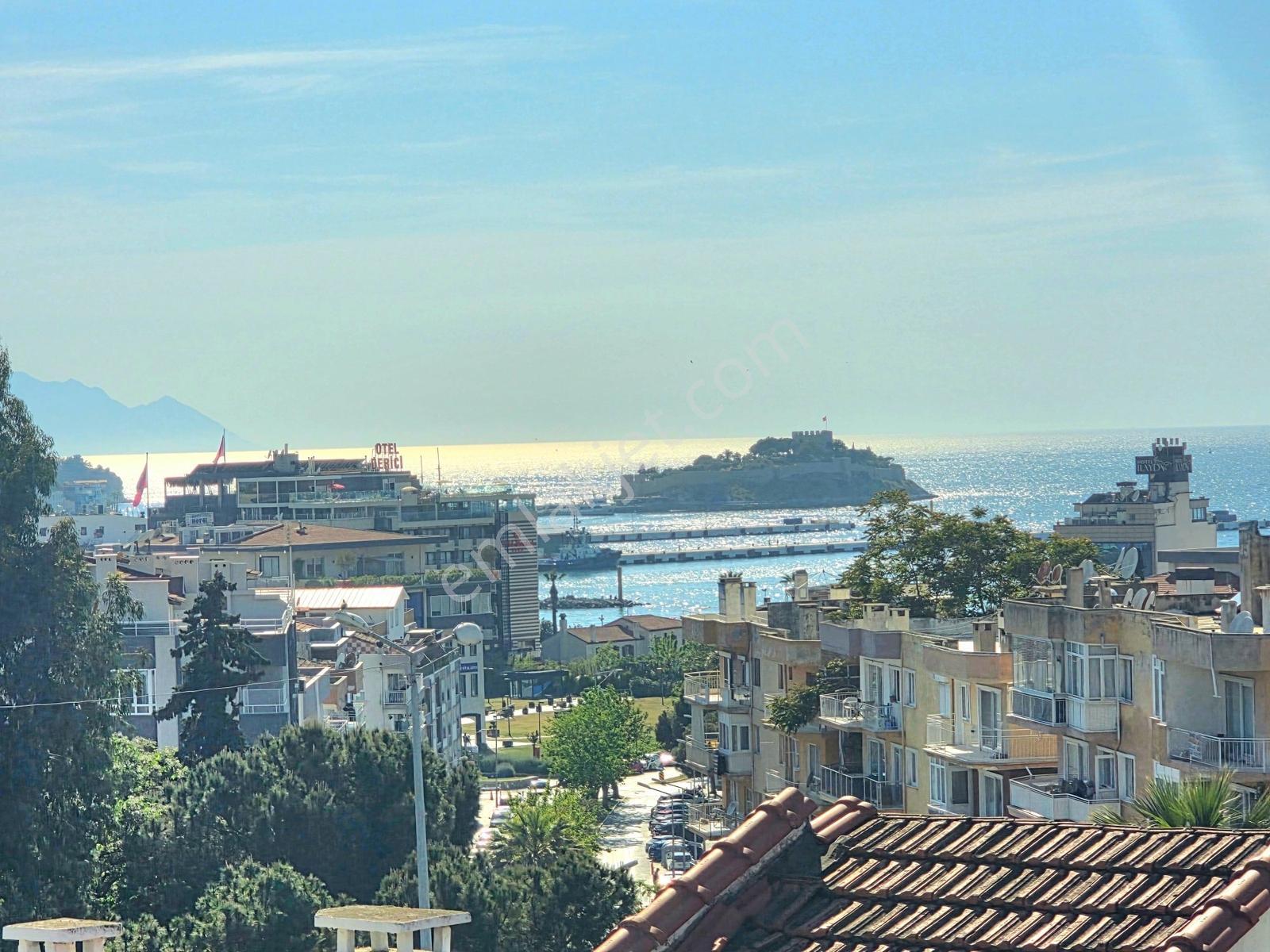 Kuşadası Marina Bölgesinde Geniş Doğalgazlı Satılık Villa - Görsel 35