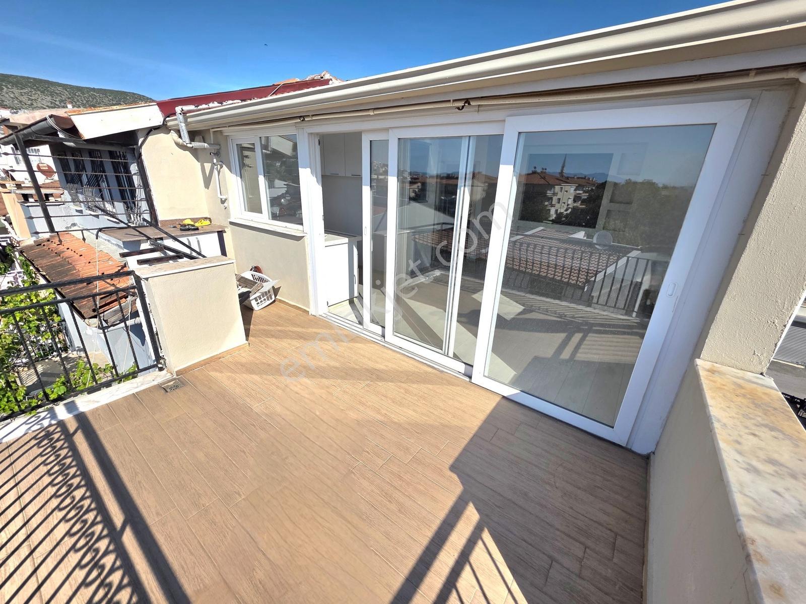 Kuşadası Marina Bölgesinde Geniş Doğalgazlı Satılık Villa - Görsel 4