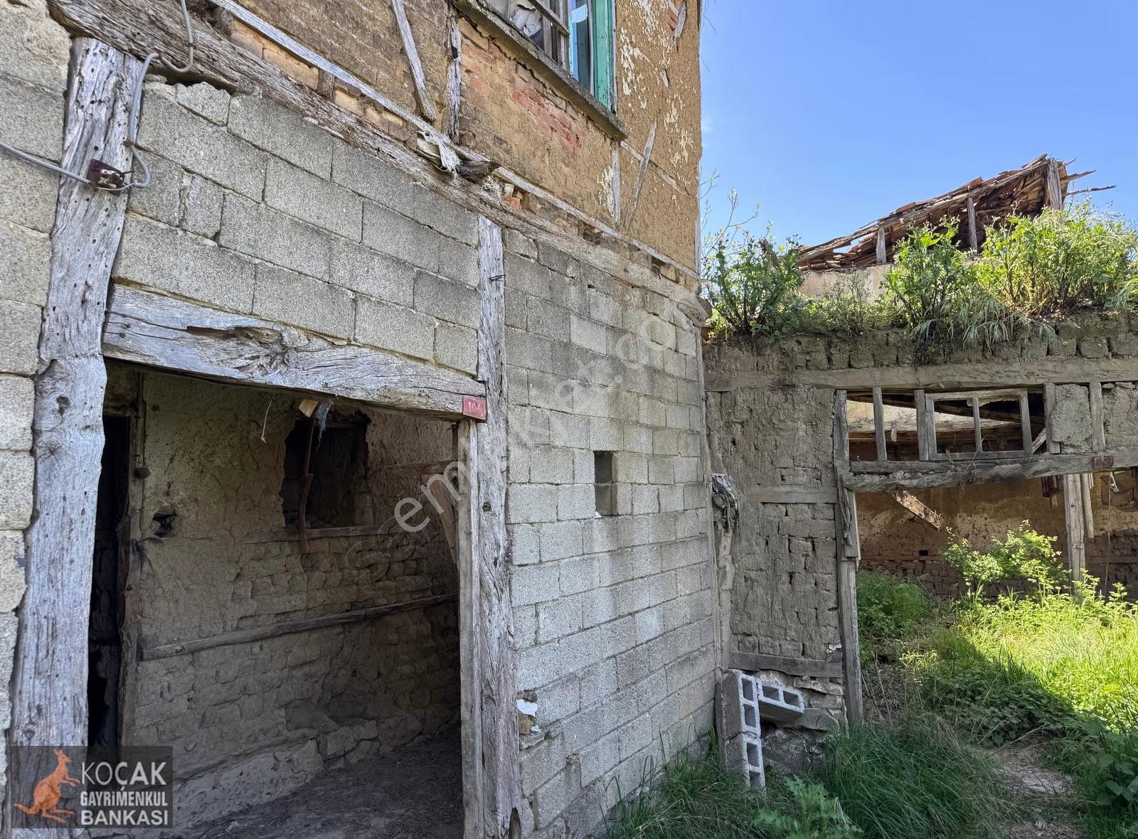 Yukarı Göllücede 192 M2 Arsa Üzerine Kurulu Bahçeli Eski Köy Evi - Görsel 25
