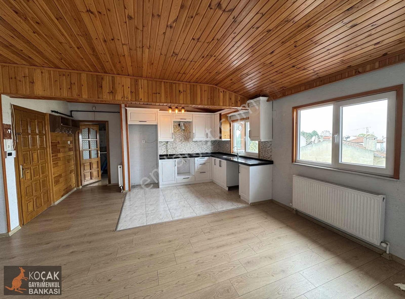 Göl Sahile Yakın Mesafede Geniş 1+1 Kiralık Daire - Görsel 17