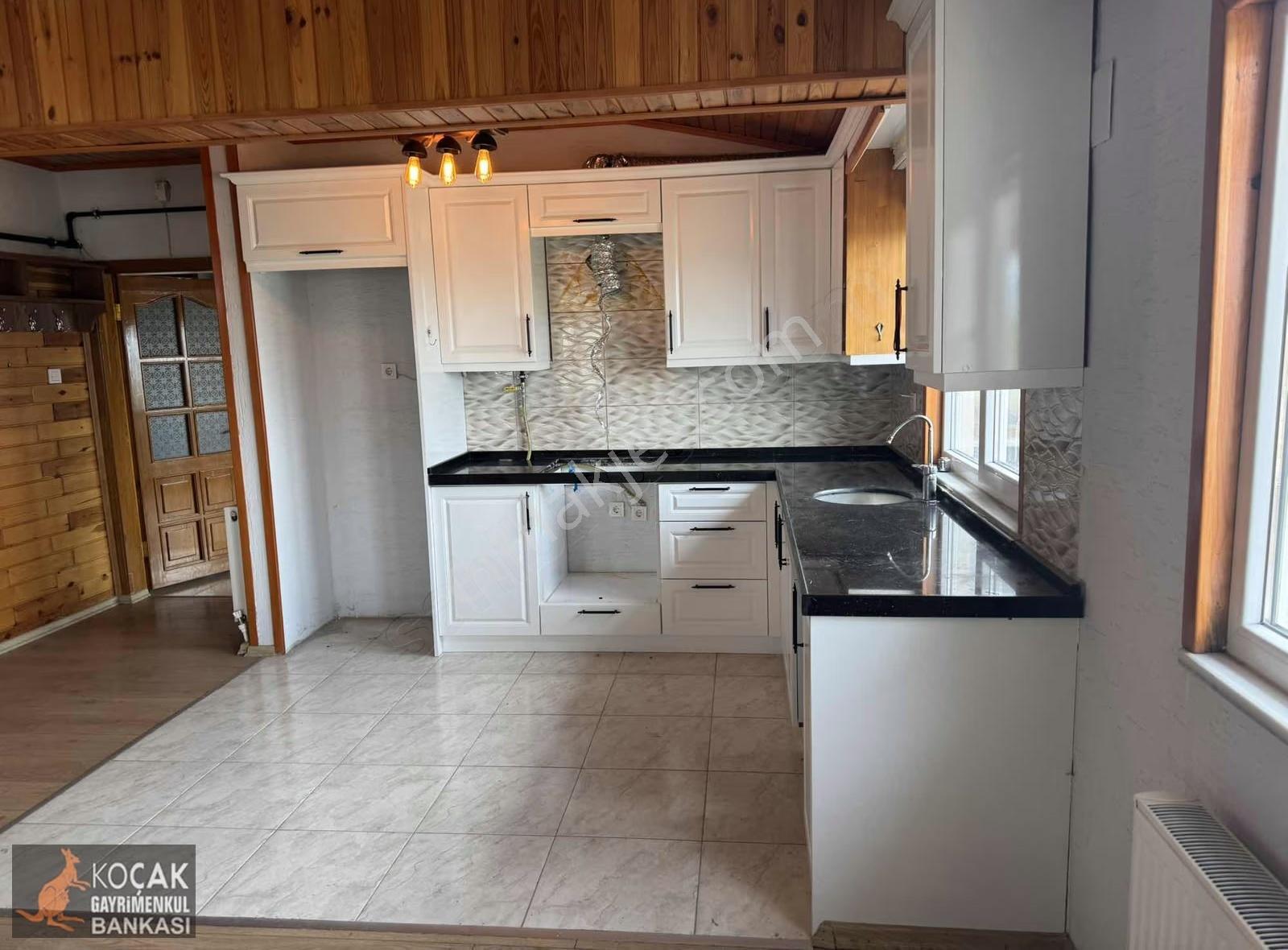 Göl Sahile Yakın Mesafede Geniş 1+1 Kiralık Daire - Görsel 35