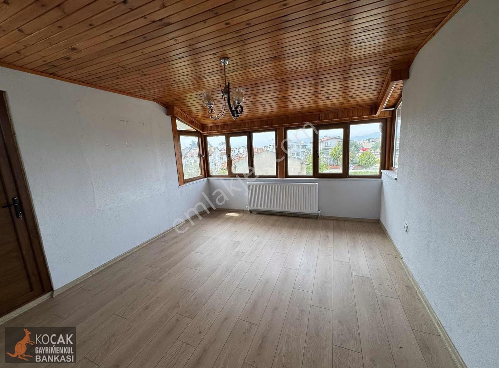 Göl Sahile Yakın Mesafede Geniş 1+1 Kiralık Daire - Görsel 23
