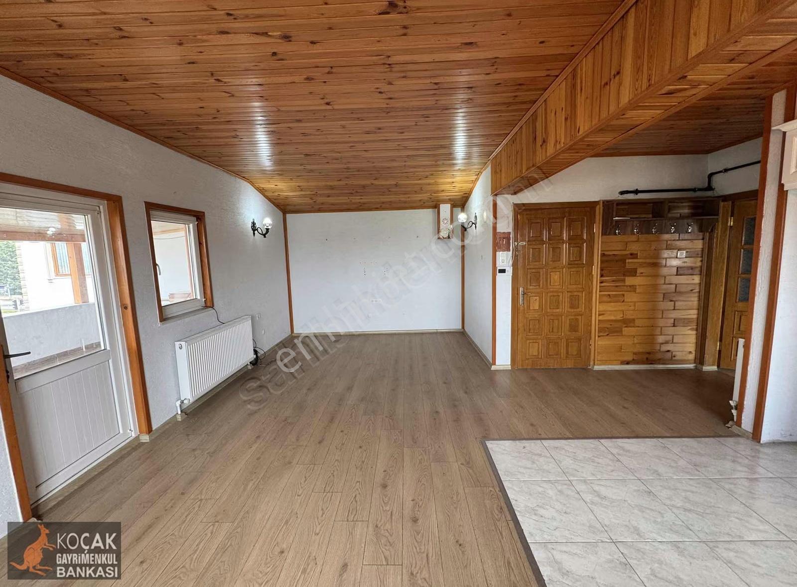 Göl Sahile Yakın Mesafede Geniş 1+1 Kiralık Daire - Görsel 4