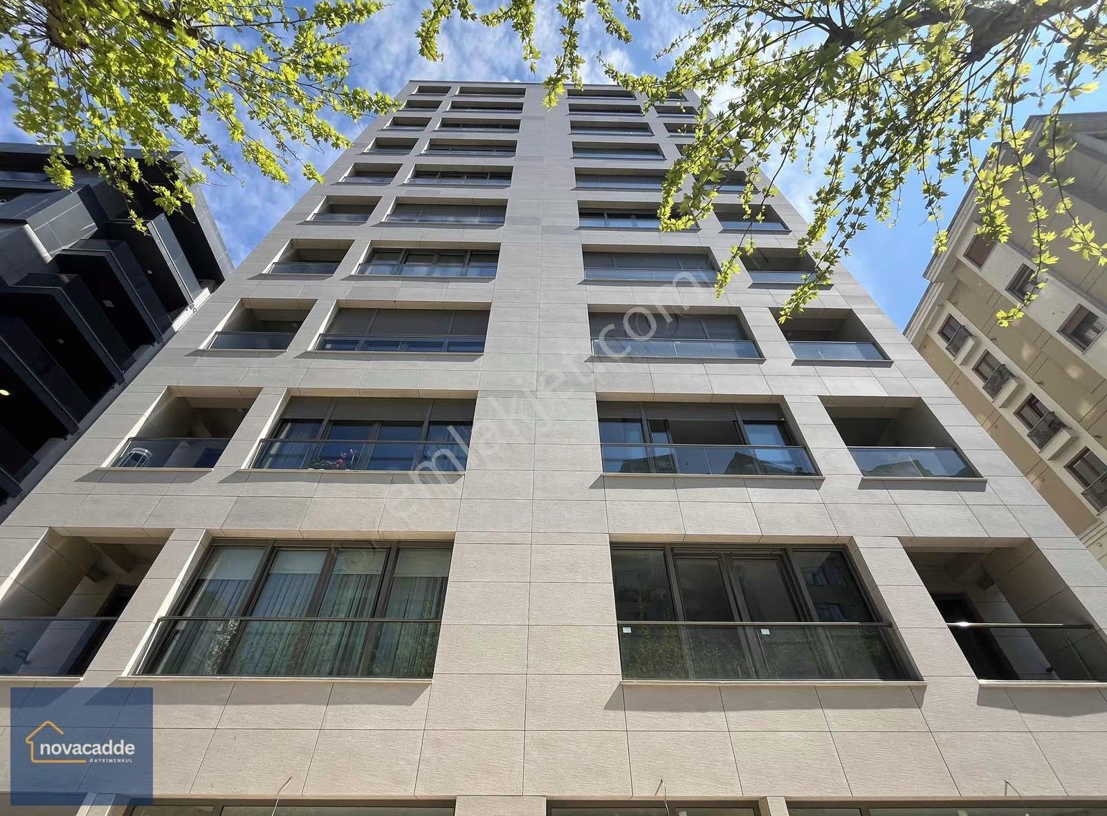 Kozyatağı'nda 4+1 Net 160 M² Geniş Kullanım,balkonlu Sıfır Daire