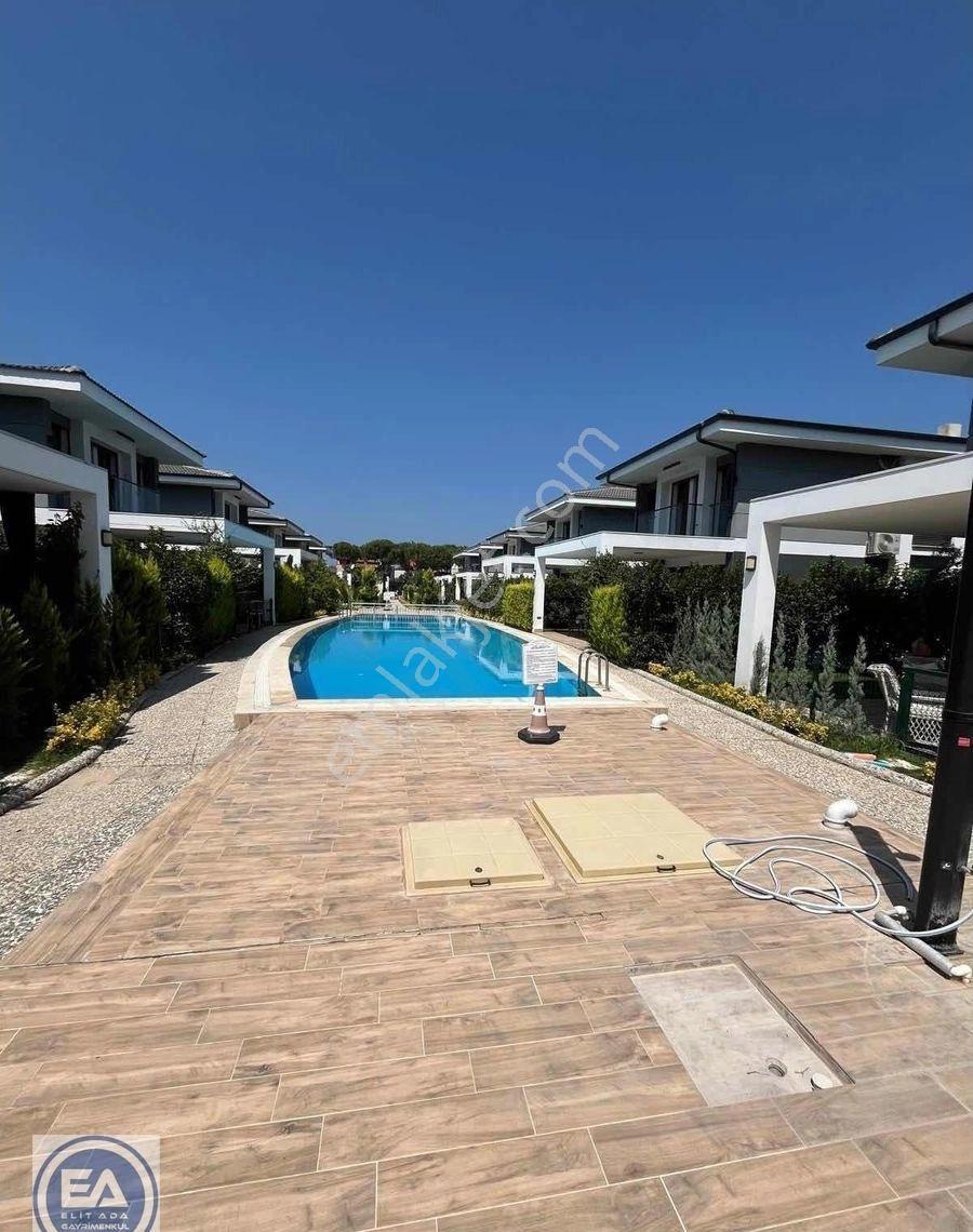 Davutlar Sahilinde Havuzlu Sitede Tek Müstakil 3+1 Dubleks Villa
