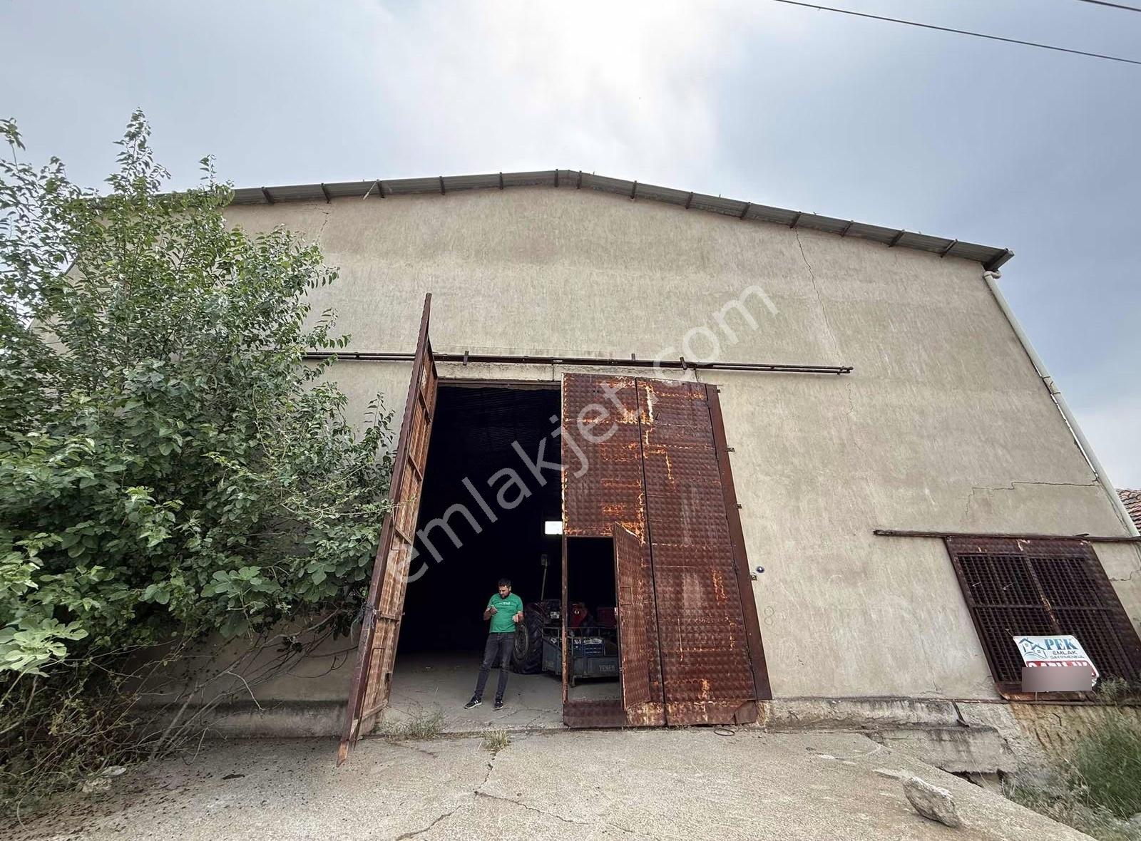 Pek Emlaktan Kiralık 600 M2 Depo !!