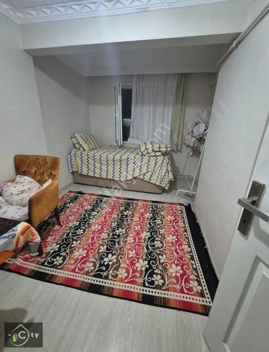 Çapa Merkezde Ahmet Vefikpaş Cada Üstü Satılık Daire