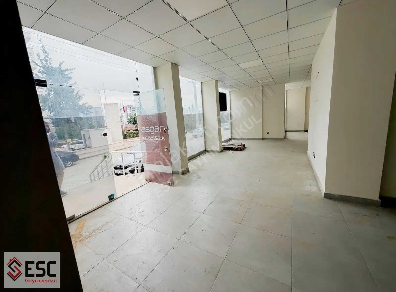 Esc'den Yaşar Doğu Caddesine 2 Parsel 120m2 Dükkan Esc2334a