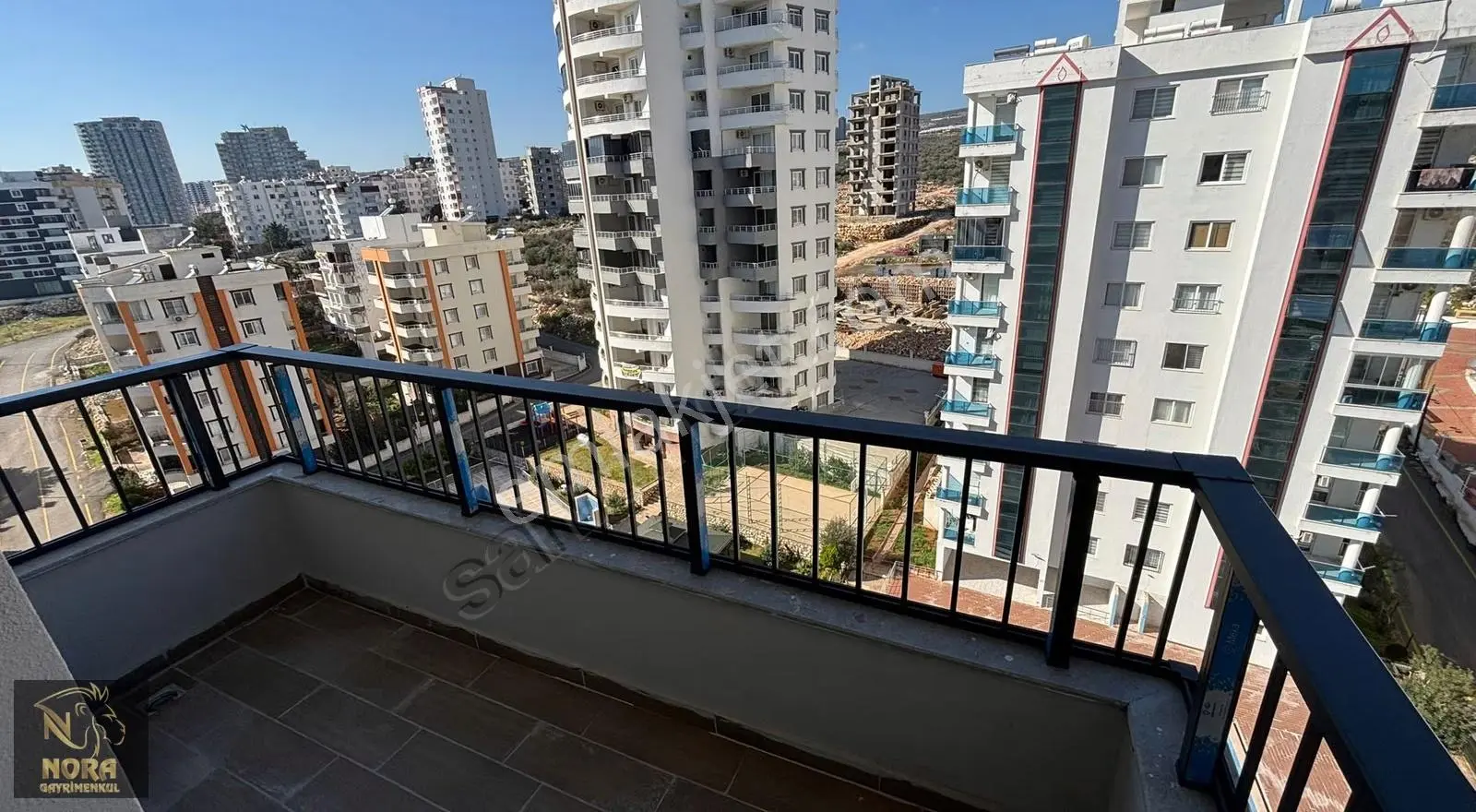 Nora'dan Site İçi Deniz Manzaralı 3 Cepheli Geniş Satılık 2+1 - Görsel 2