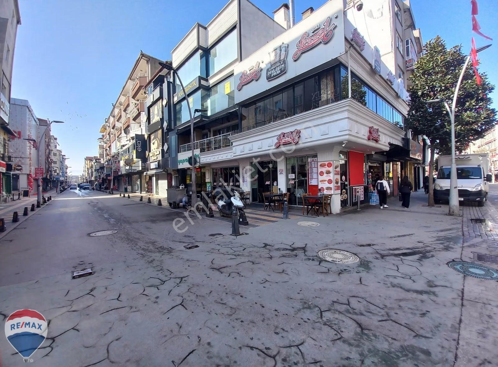Remax Mavi-çark Cad-itfaiye Cad Kesişimi 4katlı 313m² Komplemülk - Görsel 9