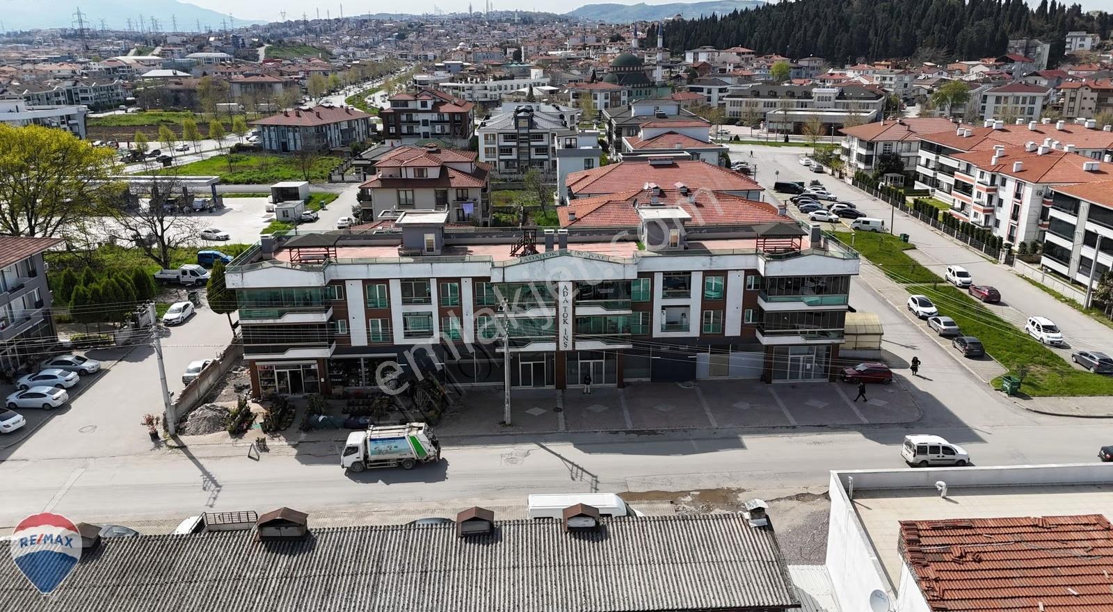 Re/max Mavi'den Erenler'de Sanayinin Merkezinde Satılık Dükkan