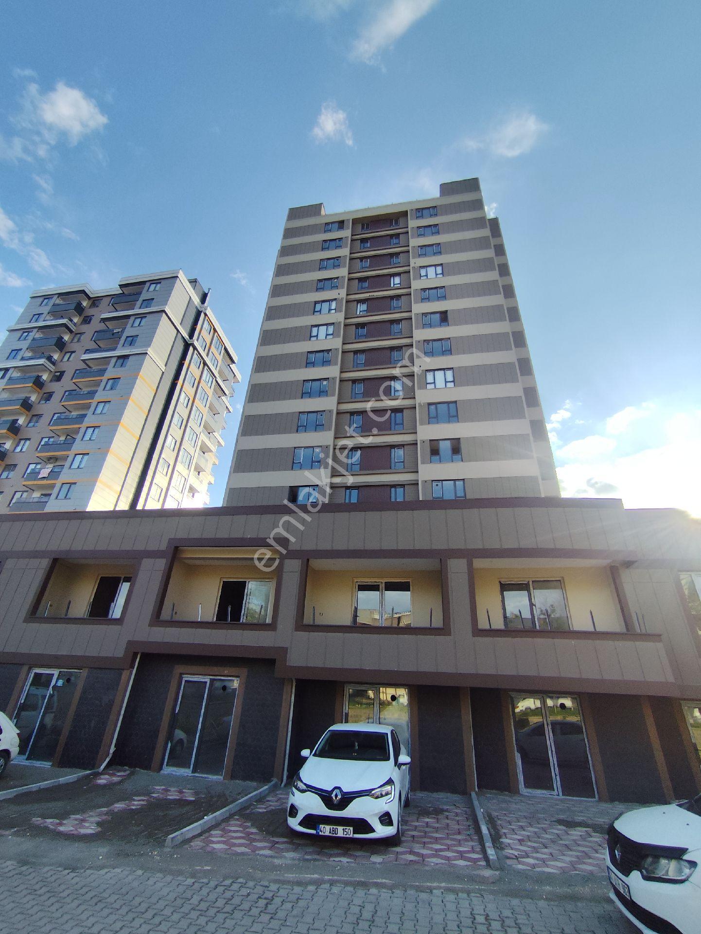 Karşıyaka'da Kiralık Sıfır Eşyalı 1+1 Ara Kat Daire - Görsel 3