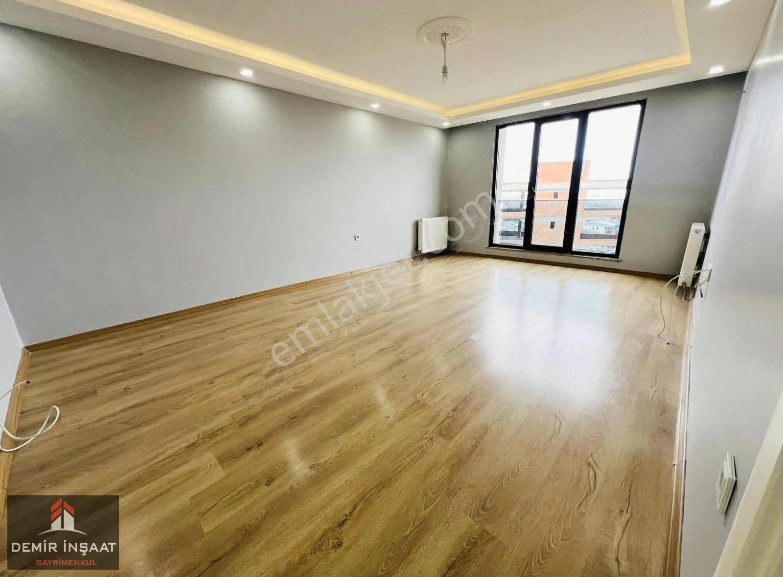 Demir İnşaat Eski Habiblerde Lüks Sitede 7.kat Satılık 2+1 Daire