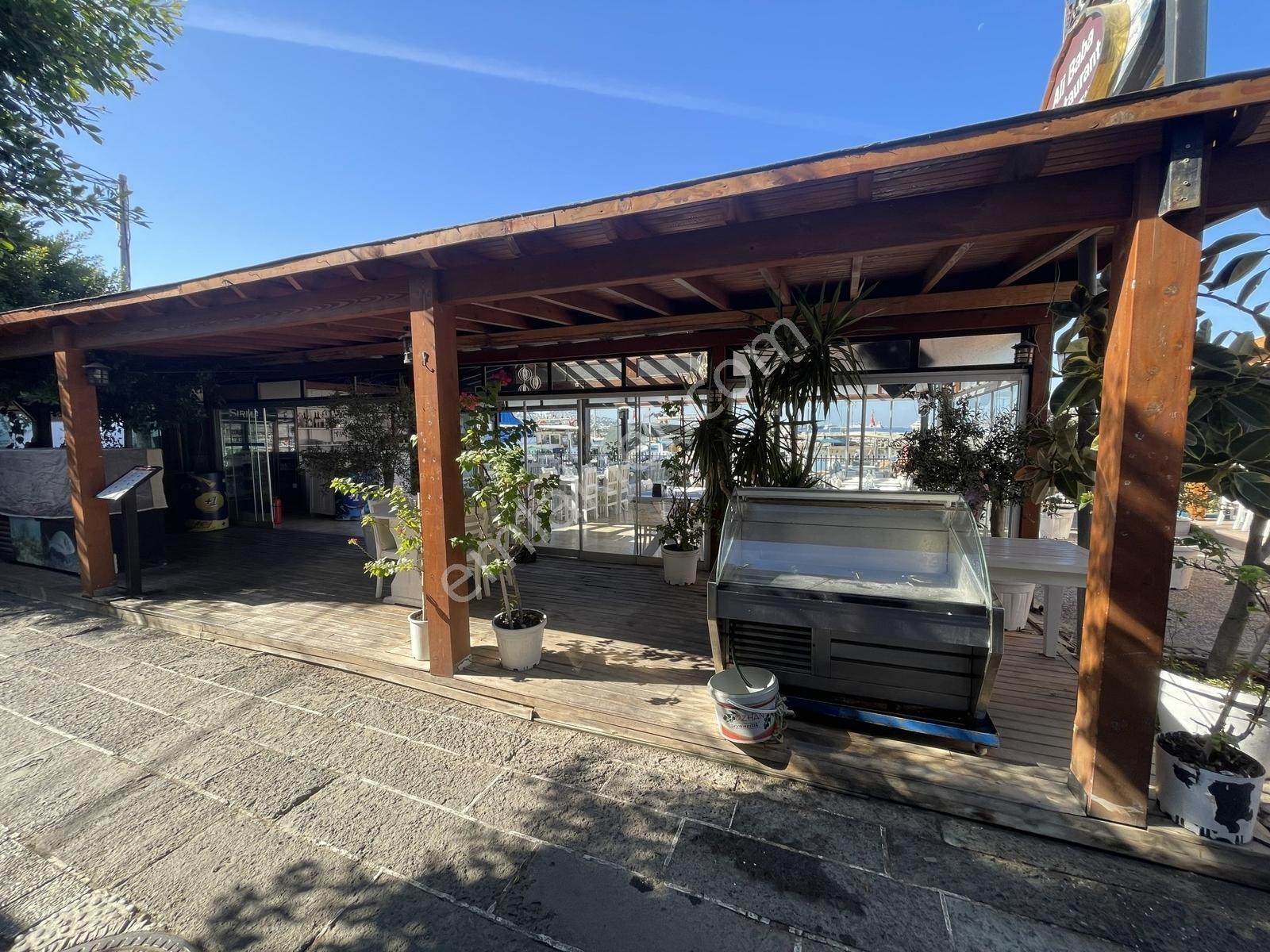 Yalıkavakta Denize Sıfır Restorant - Görsel 31