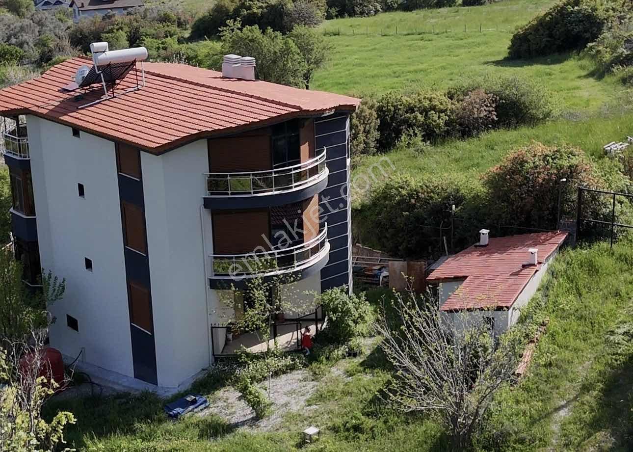 Doğa Dostu'ndan Yakaköy 3159m2 Ve 3 Katlı Özel Villa