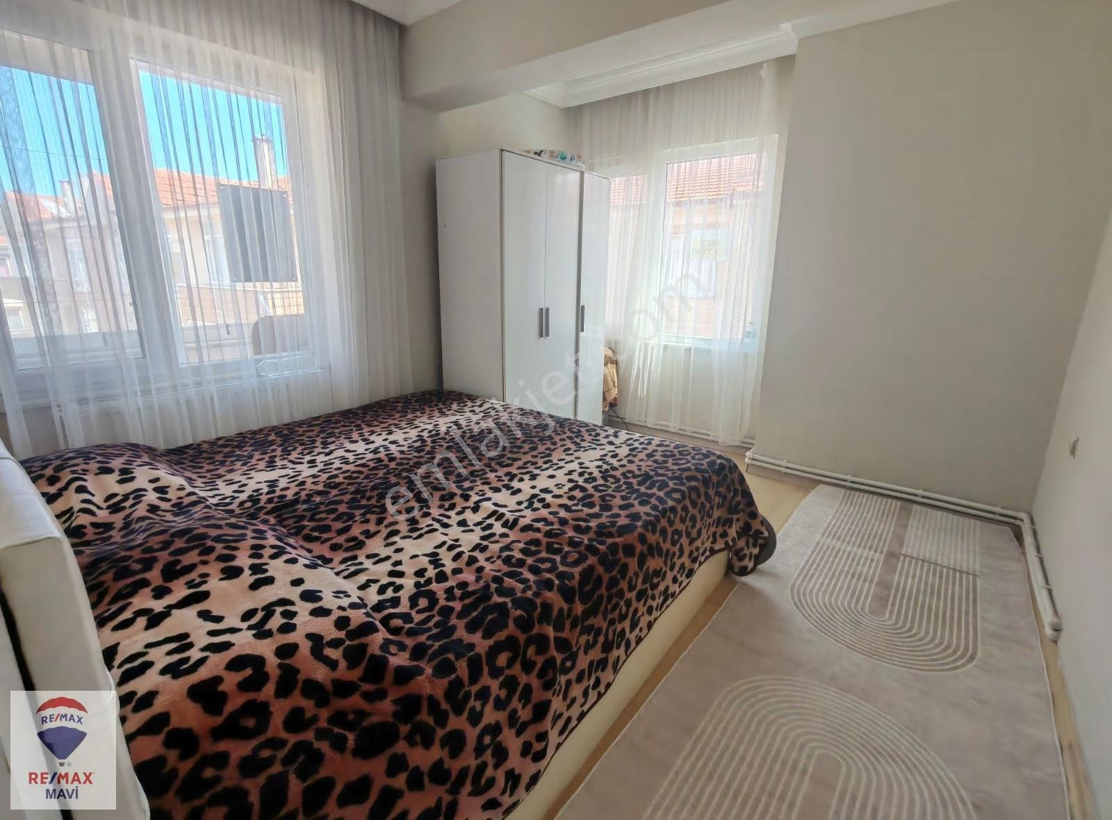Karasuda Denize 1dk Eşyalı Kombi Petekli Cam Balkonlu Daire - Görsel 5