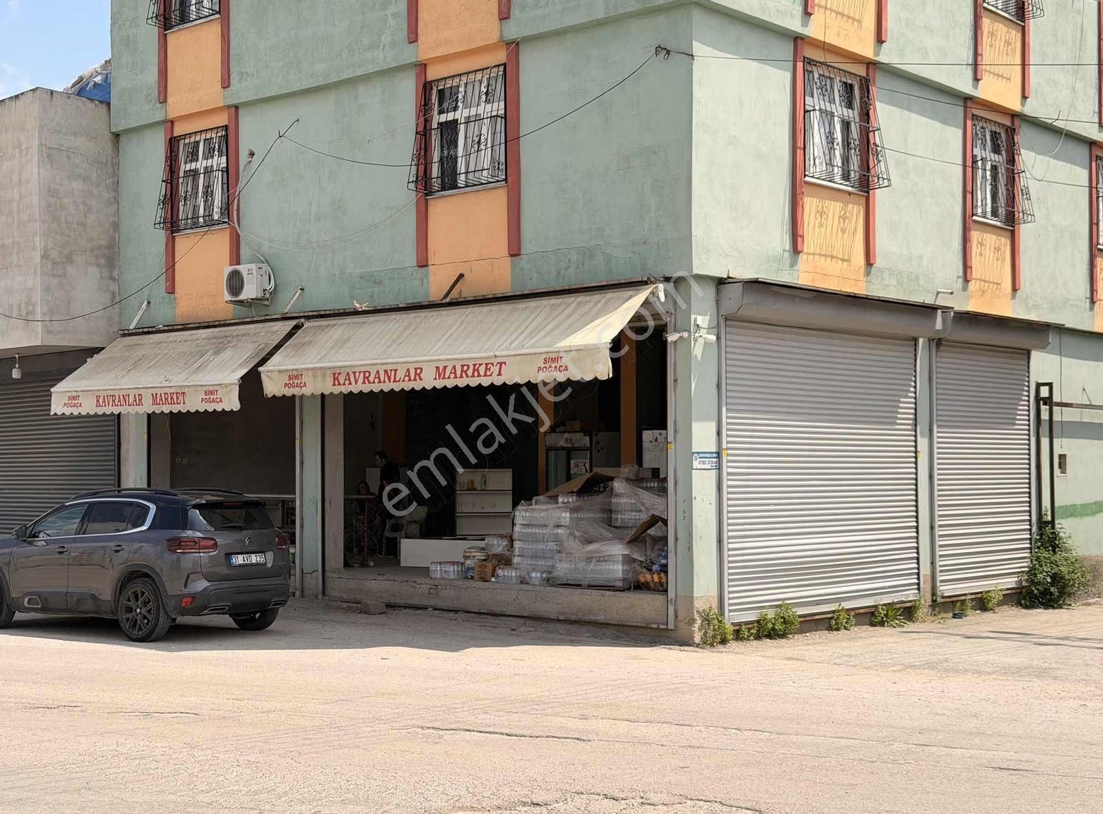 Hipodrum Karşısında Köşebaşı Dükkan