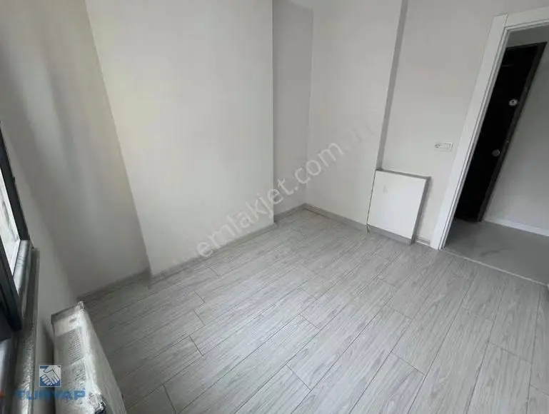 Turyap'tan Kozyatağı Minibüs Caddesi'nde Ara Kat Sıfır 2+1 - Görsel 5
