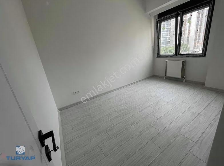 Turyap'tan Kozyatağı Minibüs Caddesi'nde Ara Kat Sıfır 2+1 - Görsel 12