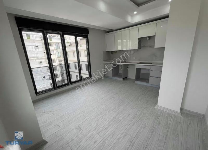 Turyap'tan Kozyatağı Minibüs Caddesi'nde Ara Kat Sıfır 2+1
