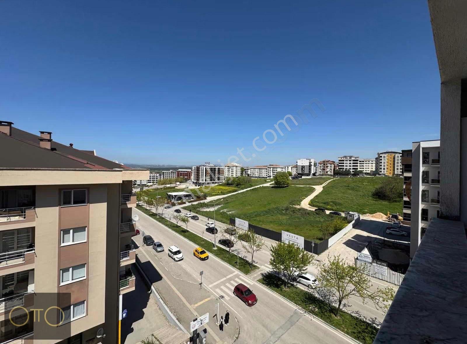 Otto'dan Kiralık 1+1 Geniş, Bulvar Üzerinde Daire - Görsel 2