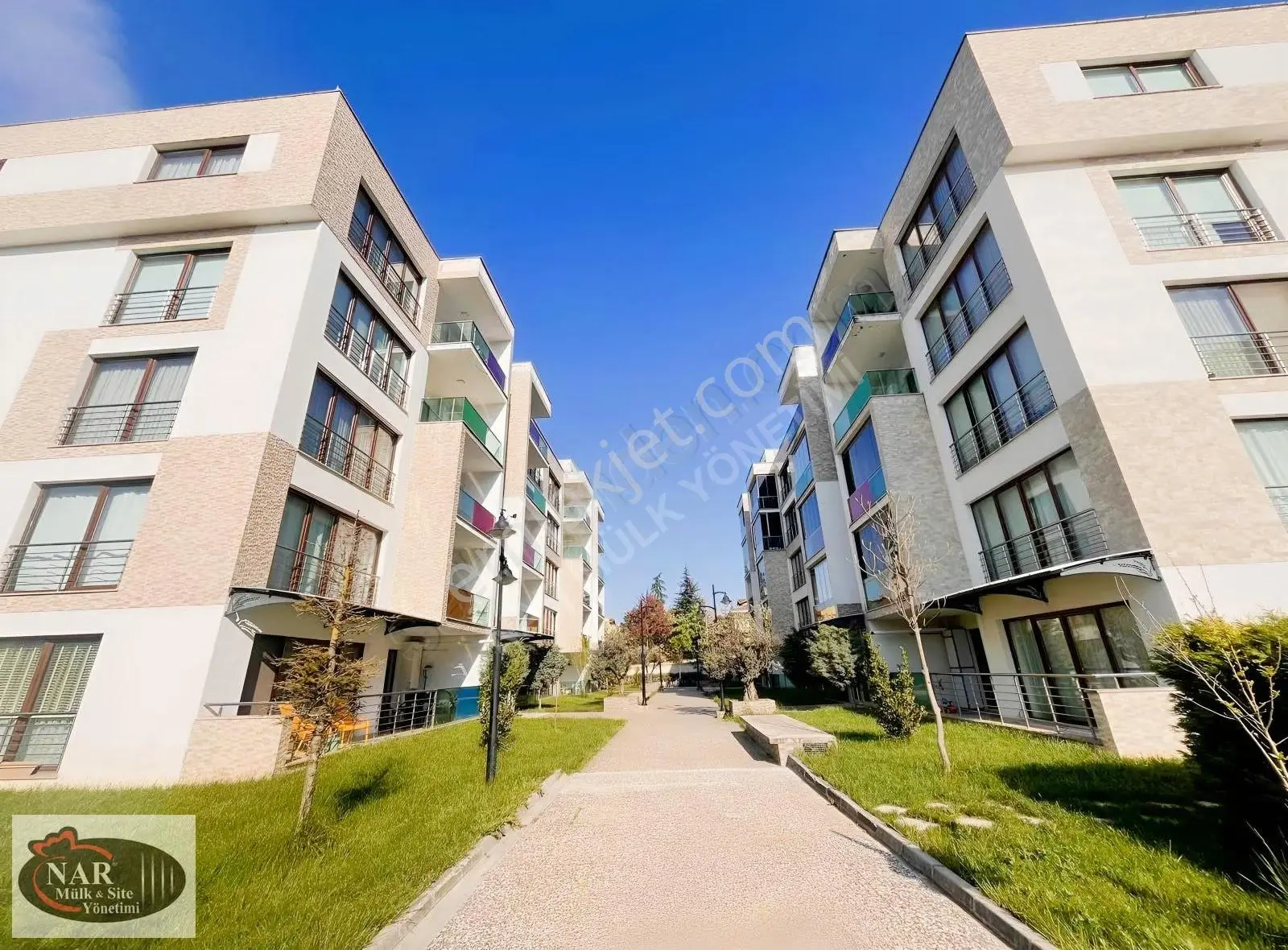 Nar Yönetim'den Havuzlu Sitede 3,5+1 Eşyasız Kiralık Daire
