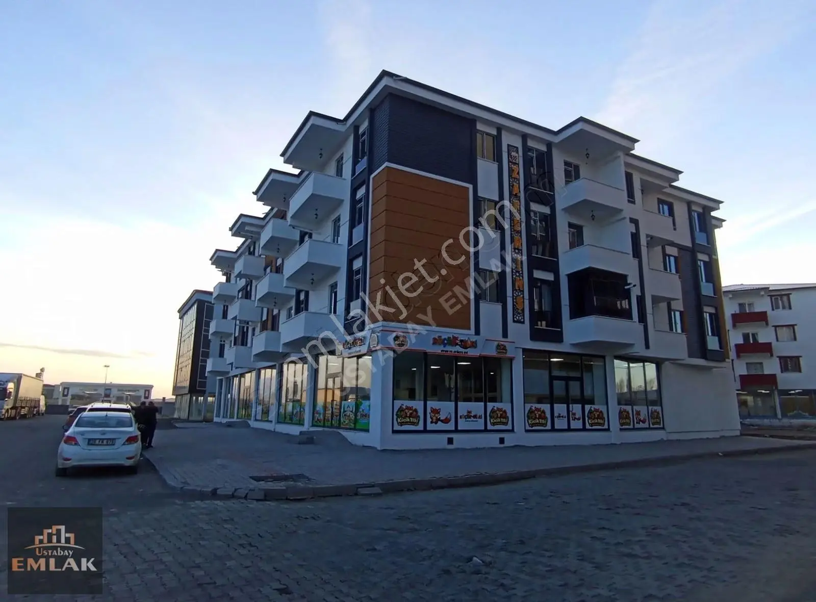 Ustabay Emlak'tan Lüks 1+1 Mutfak Ayrı Lüks Daire