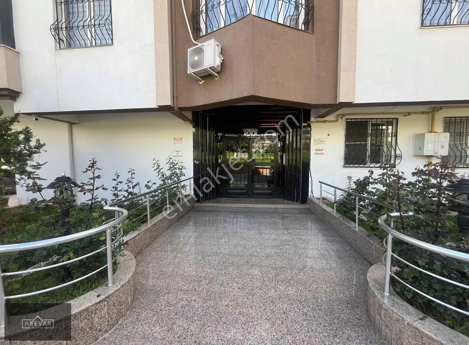 Atatürkte 4.5+1 Ara Kat 285 M2 Net Harika Konum Da Bakımlı Daire - Görsel 2