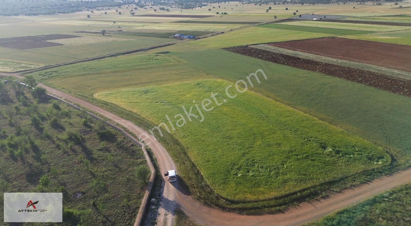 Akören Karahüyük Mahallesinde 5.056 M² Müstakil Tapulu Tarla