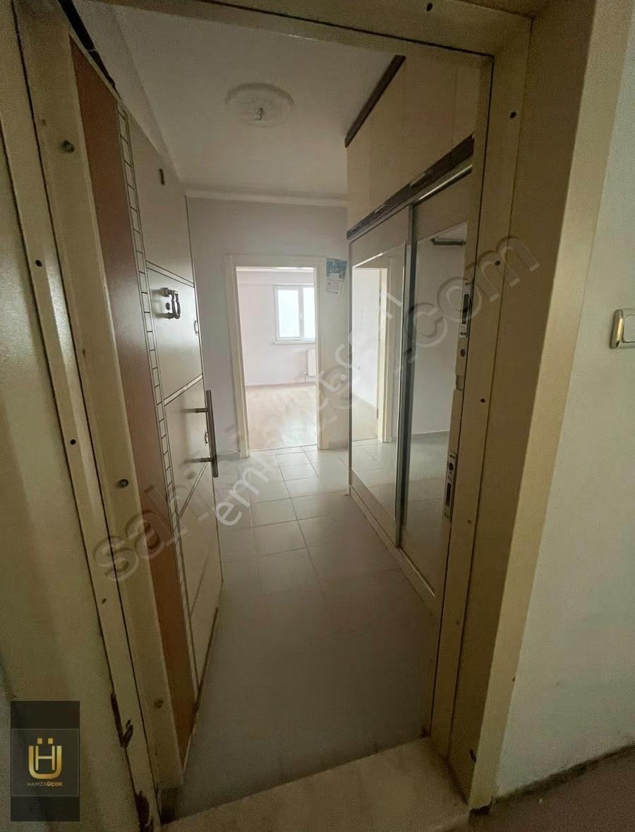 Afyon Üçok Emlaktan Fatih Mah Temiz Bakımlı 3+1 Kiralık Daire - Görsel 3