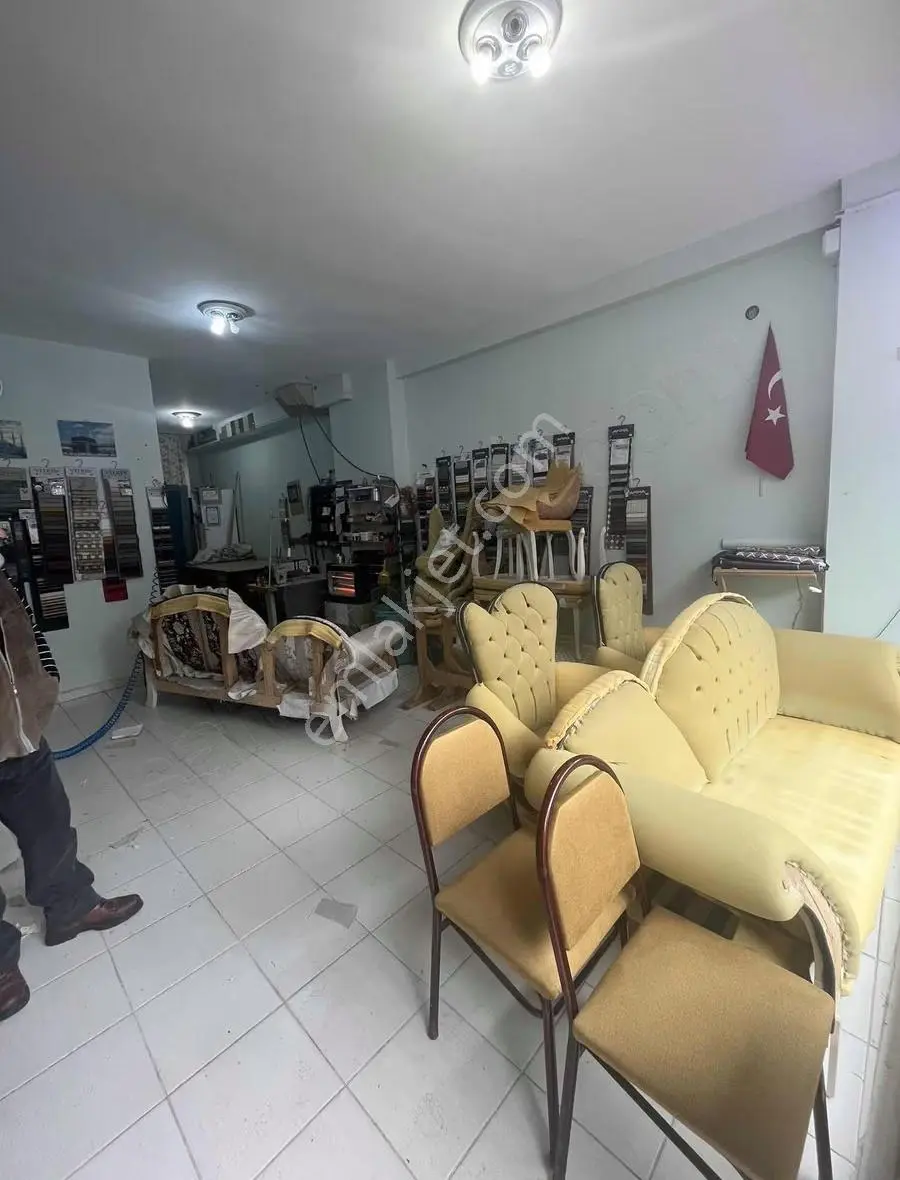 2 Ticari İş Yeri Toplam 330 Mt2 Depolu Satılıktır.