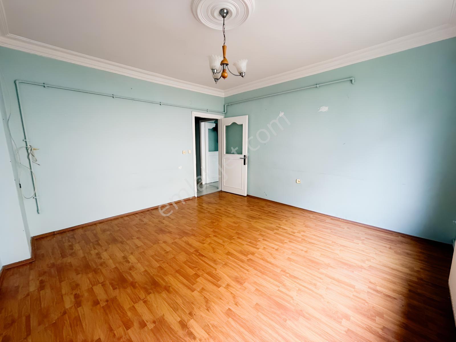 Şeref Emlak 2+1 Balkonlu Kiralık Daire - Görsel 4
